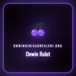 Dönen bir rulet çarkının yakın çekim görüntüsü ve masadaki bahis fişleri.